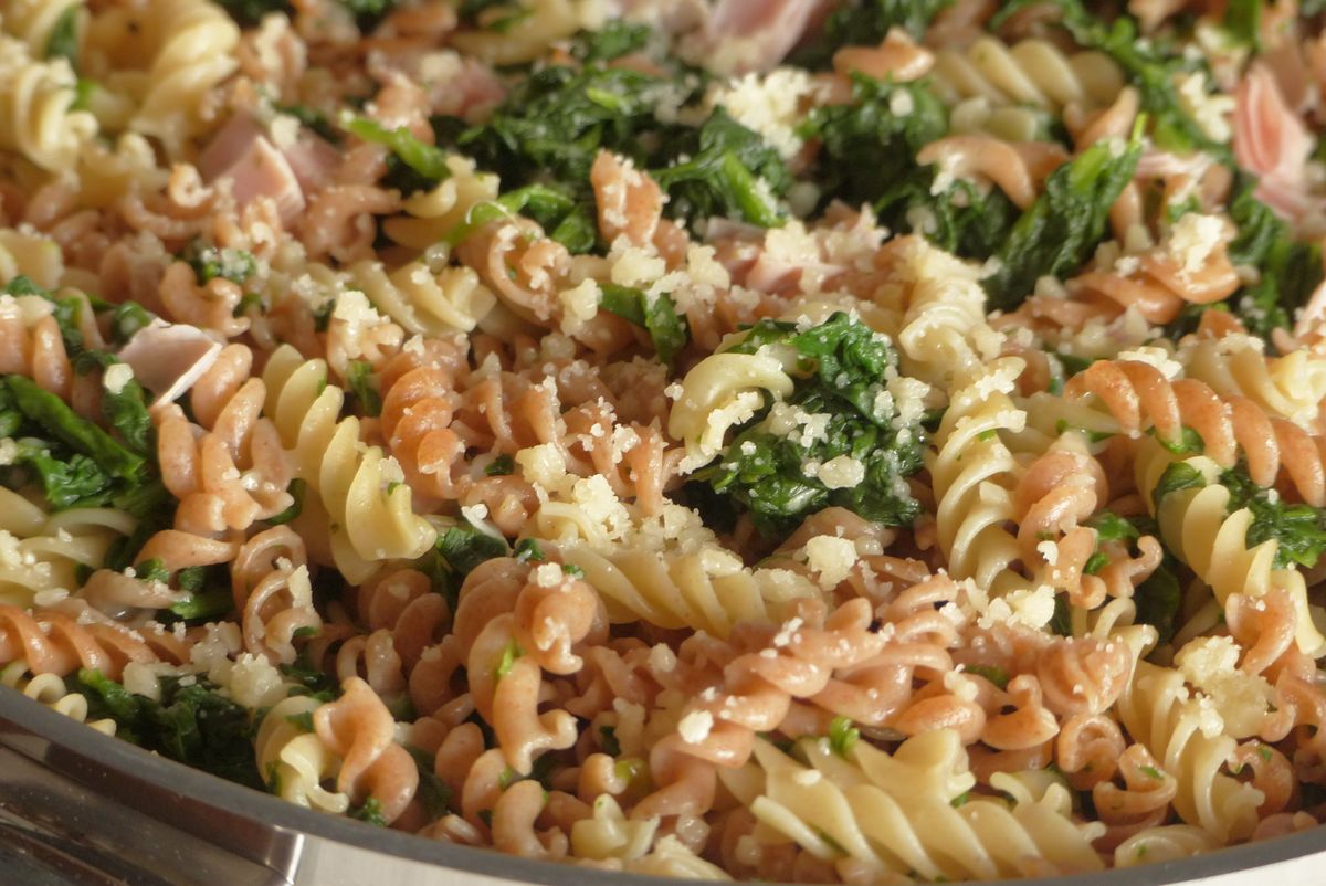 One-Pot-Pasta mit Grünzeug und Würzigem