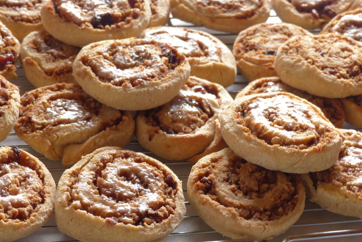 Apfelschnecken aus mürbem Kartoffelteig