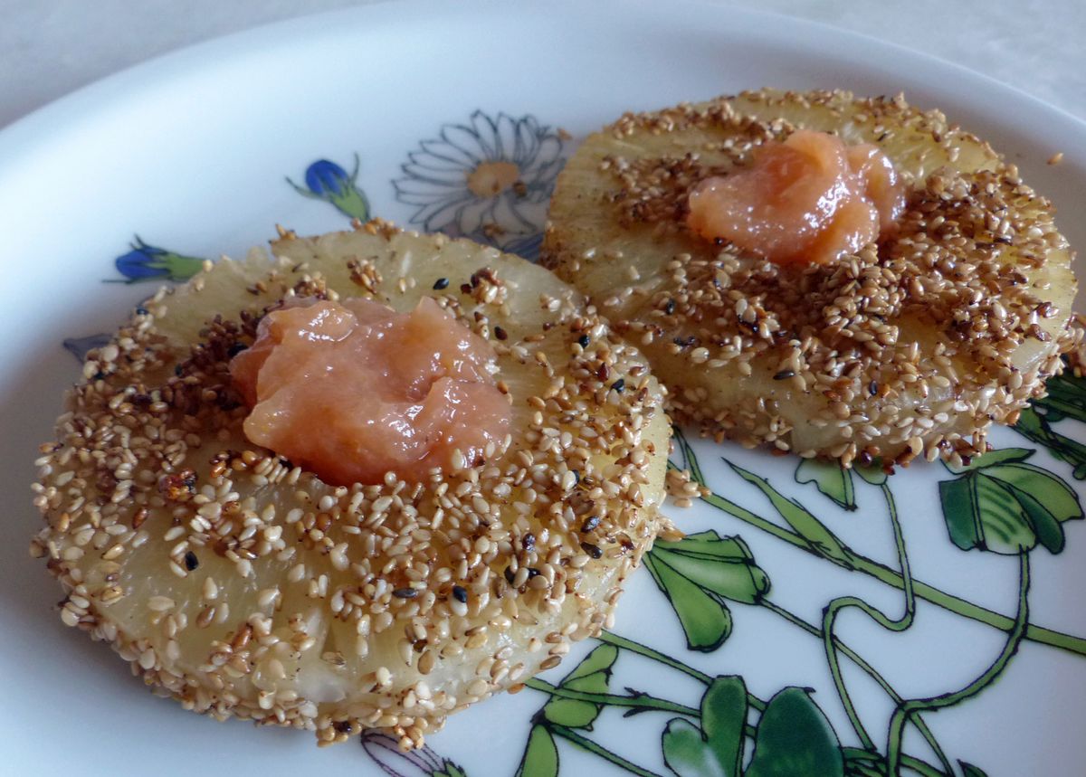 Ananas mit Sesam